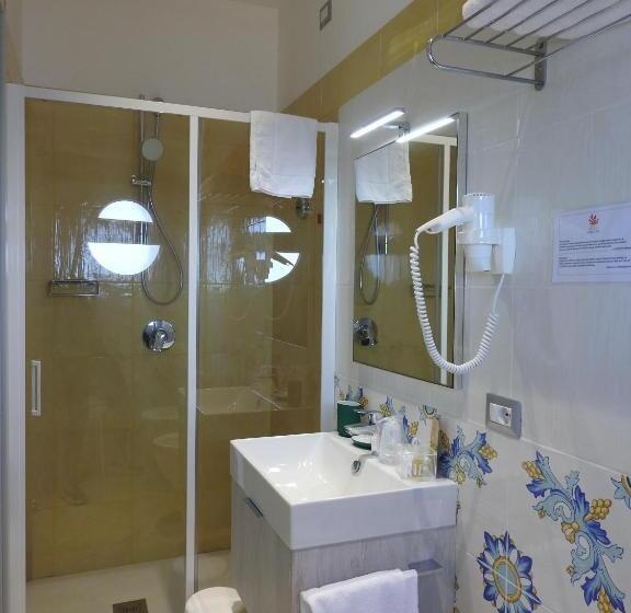 海景豪华三人间, Corallo Circeo