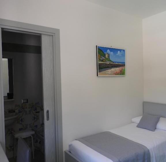 标准单人间, Corallo Circeo