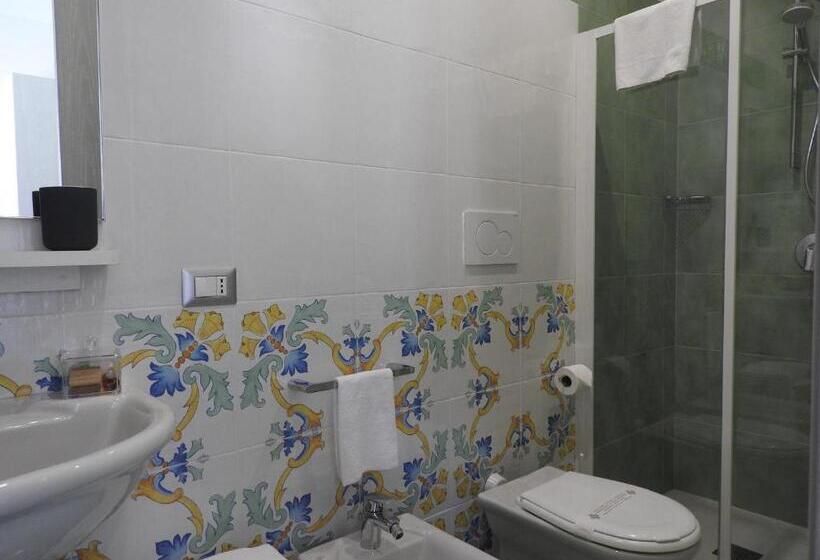 标准单人间, Corallo Circeo