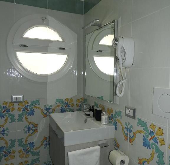 标准单人间, Corallo Circeo