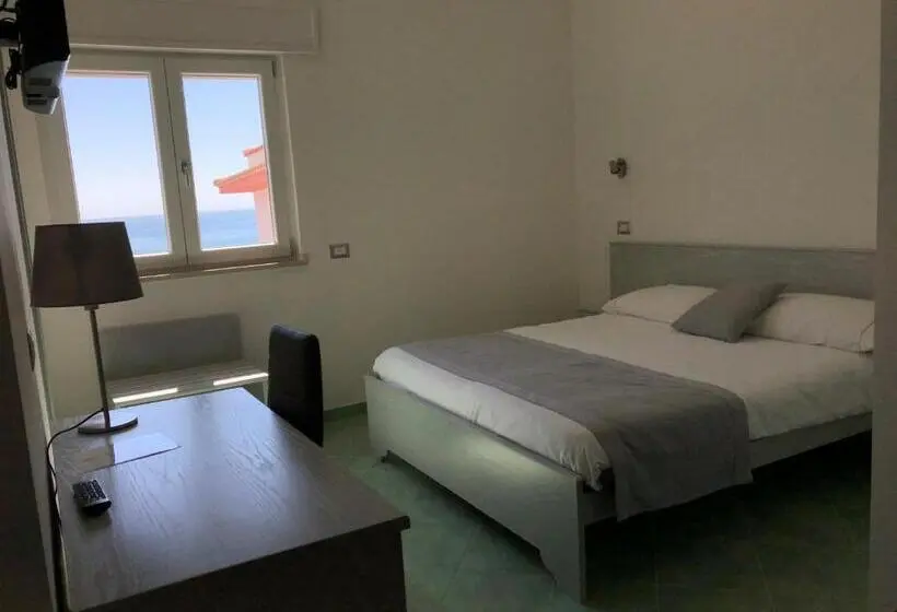 スーペリアの４人部屋, Corallo Circeo