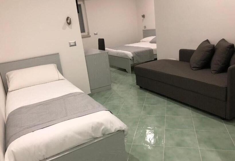 四人高级间, Corallo Circeo