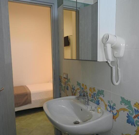 单人基本间, Corallo Circeo