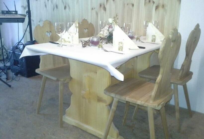 ルームシェアのワンベッド, Heiterhof