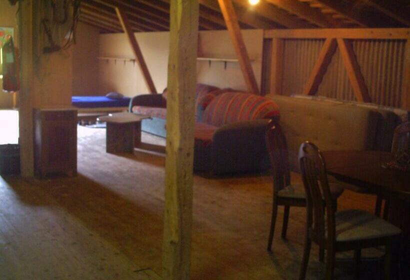 ルームシェアのワンベッド, Heiterhof