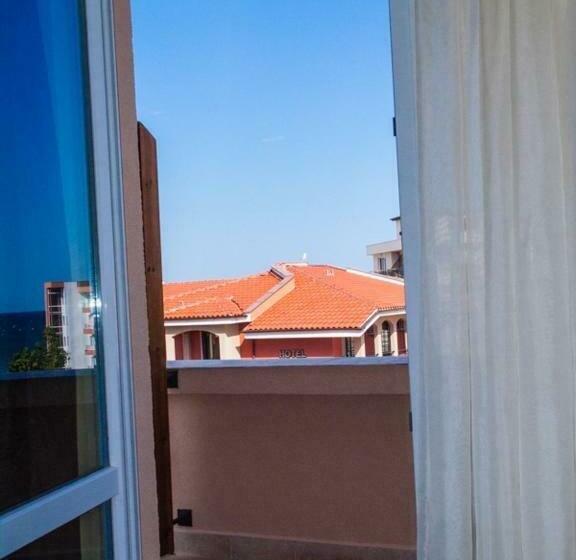 اتاق اکونومی, Ivian Family