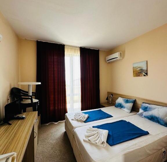 اتاق اکونومی, Ivian Family