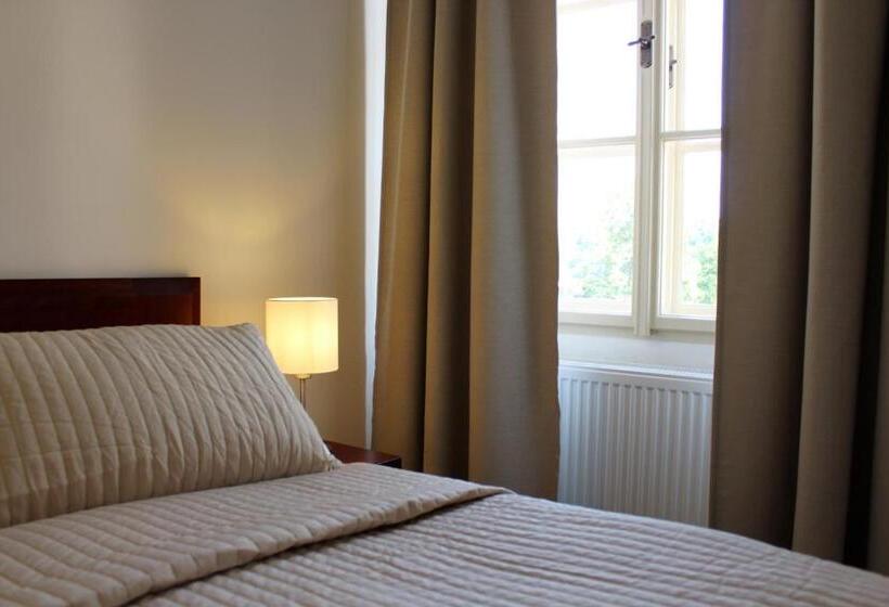 חדר סטנדרט לארבעה, Café Havlíček Penzion