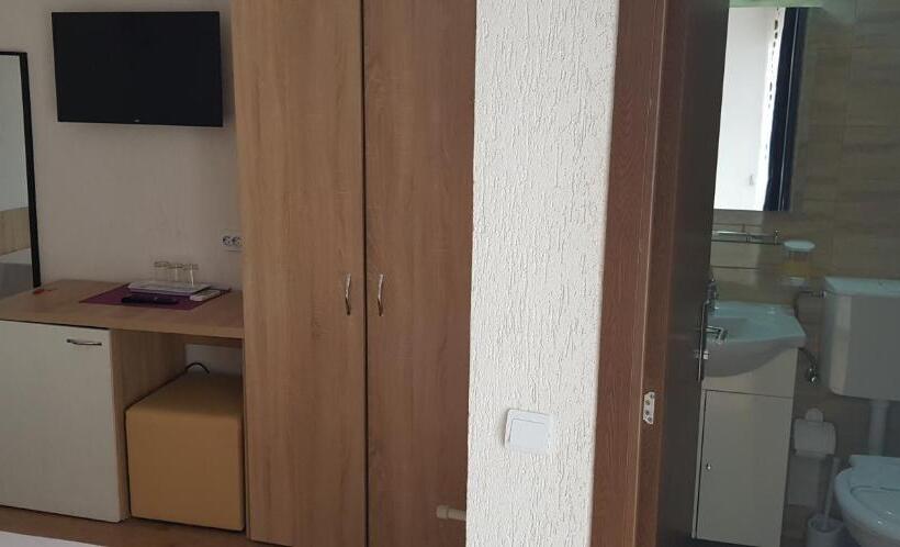 Pokój Standard Trzyosobowy, Casa Daky