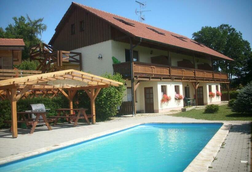 バルコニー付きスタンダードトリプルルーム, Penzion Panter