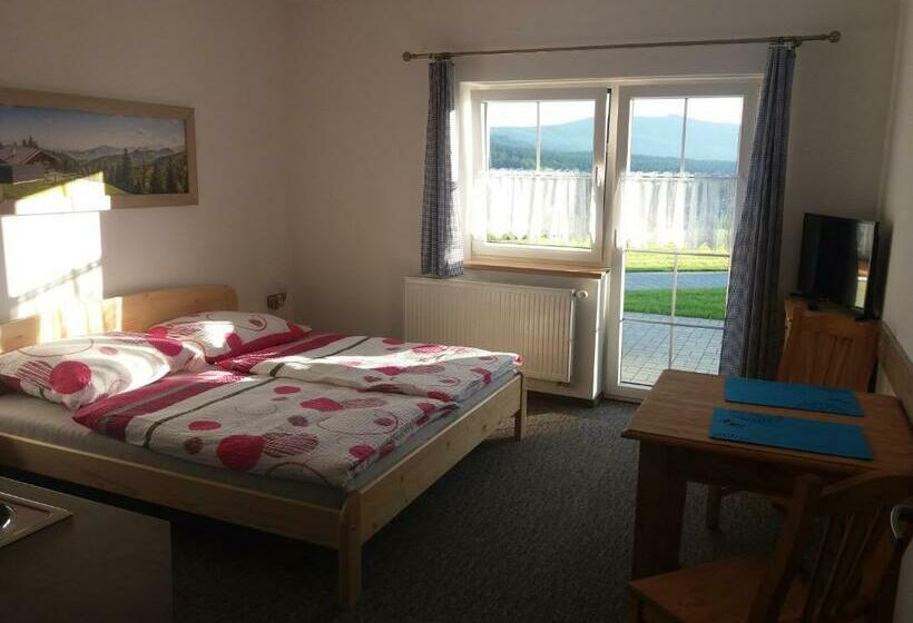 1 Bedroom Apartment Lake View, Penzion Panter