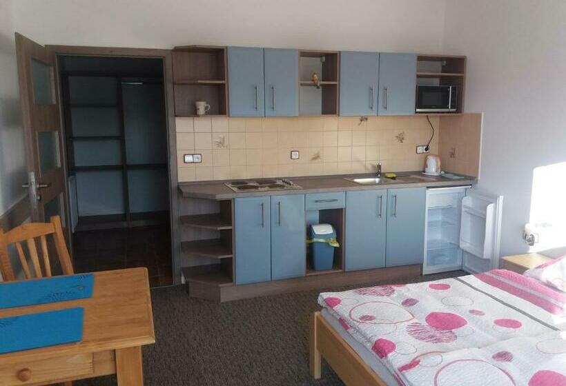 1 Bedroom Apartment Lake View, Penzion Panter