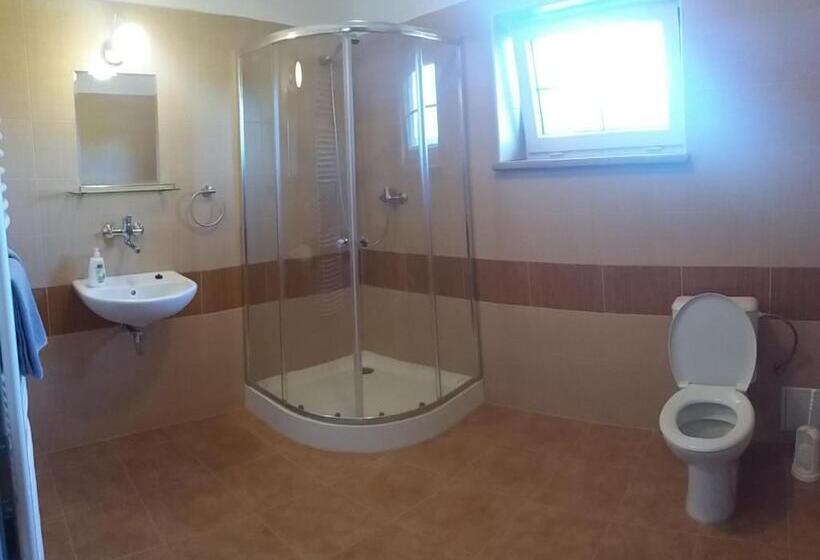 1 Bedroom Apartment Lake View, Penzion Panter
