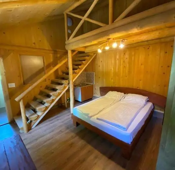 スタンダードバンガロー, Pensiunea Casa Zmeilor