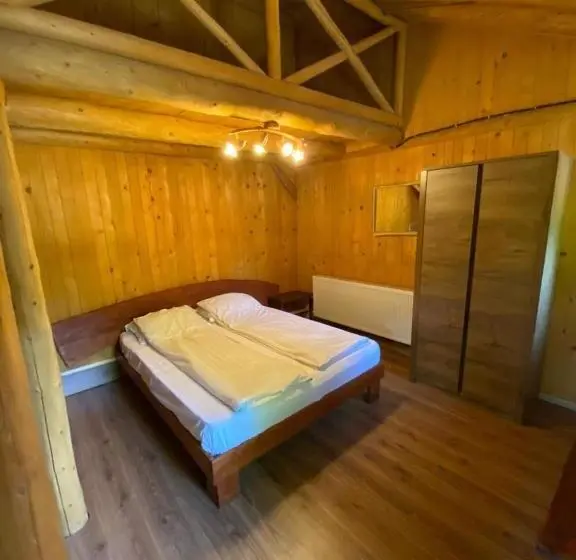 スタンダードバンガロー, Pensiunea Casa Zmeilor
