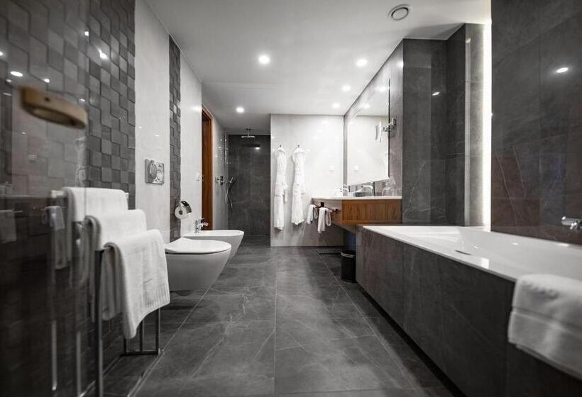 Suite with lake view, Heron Live Hotel Marina & Spa