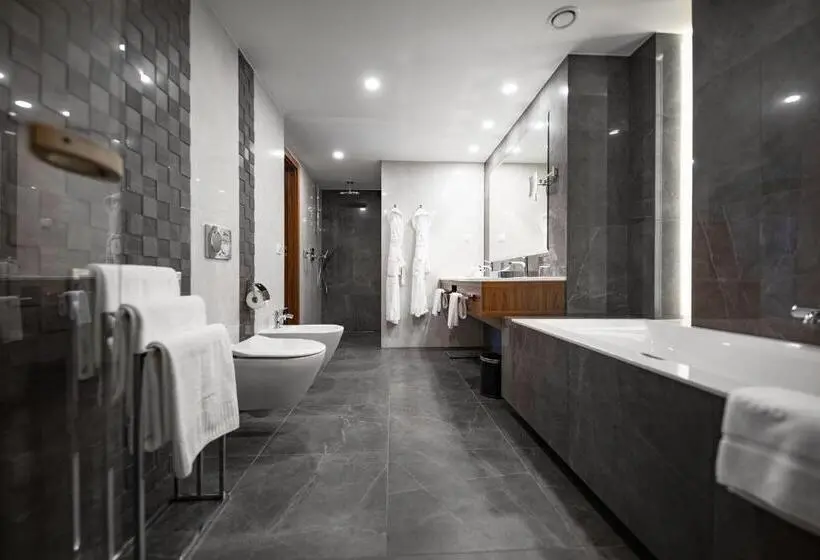 Suite with lake view, Heron Live Hotel Marina & Spa