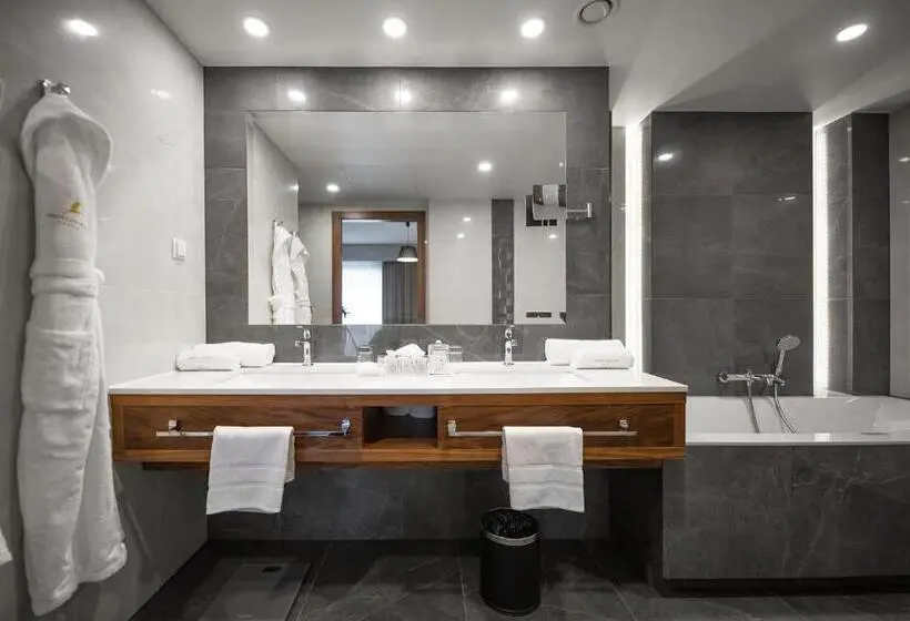 Suite with lake view, Heron Live Hotel Marina & Spa