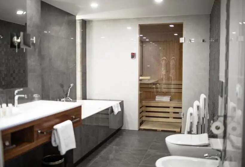 Suite with lake view, Heron Live Hotel Marina & Spa