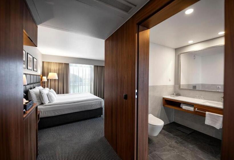 レイクビュースタンダードルーム, Heron Live Hotel Marina & Spa