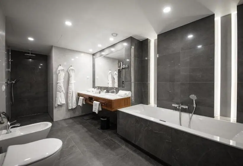 1 Bedroom Apartment Lake View, Heron Live Hotel Marina & Spa