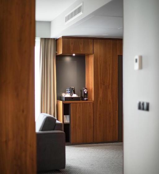 1 Bedroom Apartment Lake View, Heron Live Hotel Marina & Spa