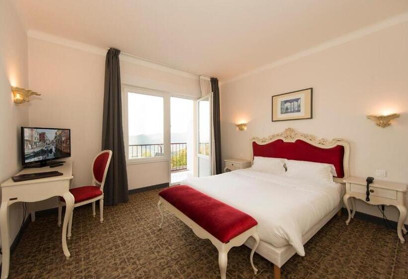 חדר סטנדרט עם מרפסת, Alexain Hotel Restaurant & Wellness   Colmar Ouest