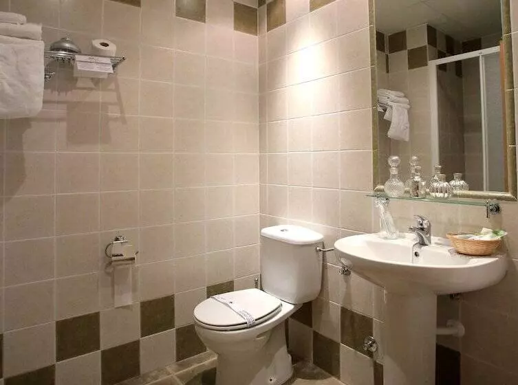 Standard Yhden Hengen Huone, Castillo Bonavía