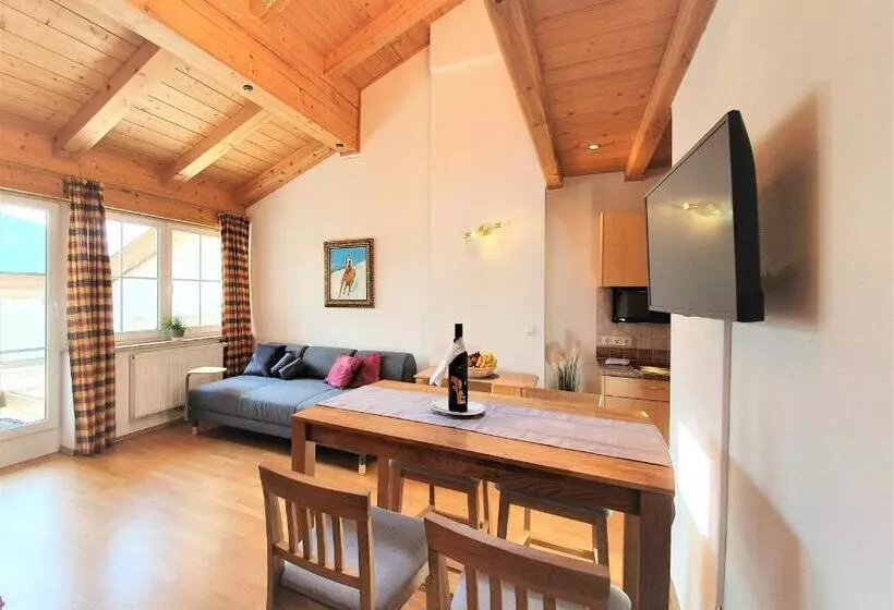 Huoneisto 1 Makuuhuone Terassi, Grubhof Appartements