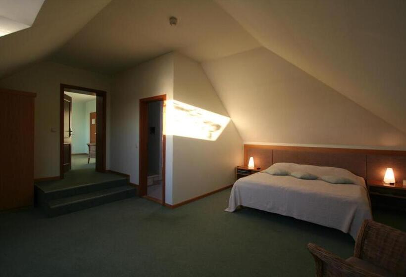 اتاق لوکس, Santa