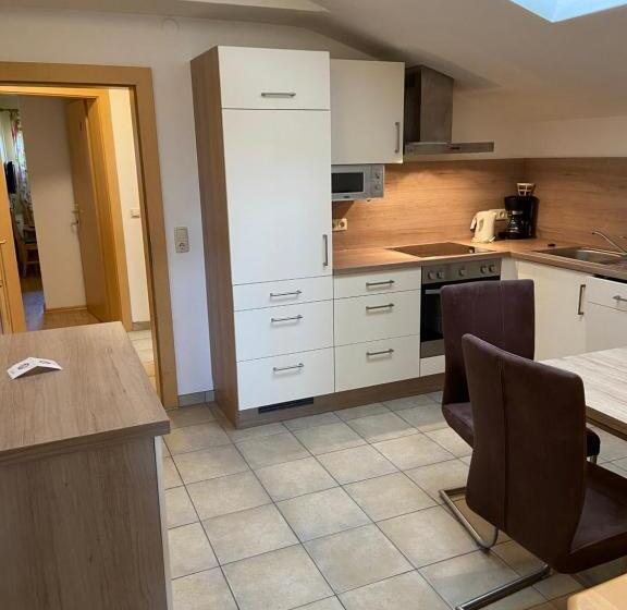 דירת שני חדרים, In The Heart Of The Alps