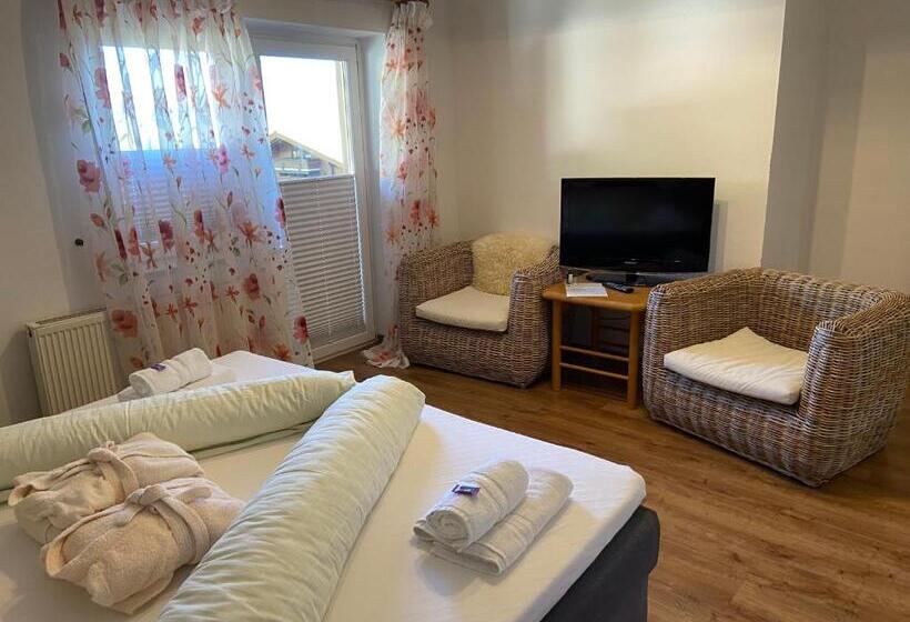 דירת שני חדרים, In The Heart Of The Alps