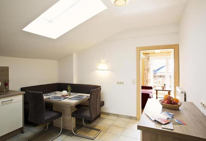 דירת שני חדרים, In The Heart Of The Alps