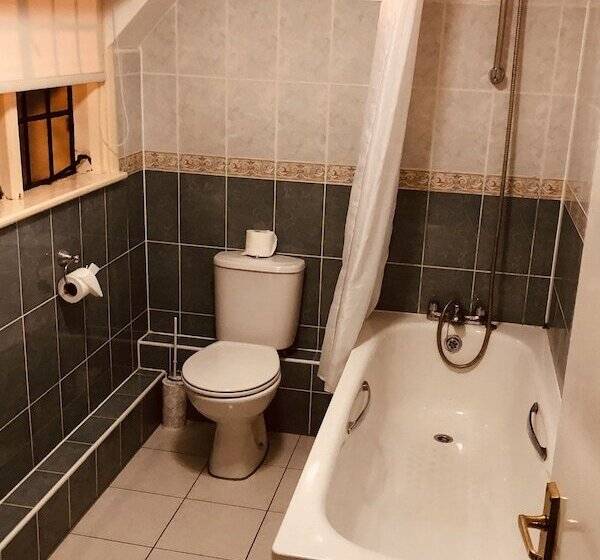 غرفة عائلية, The Horseshoe Inn