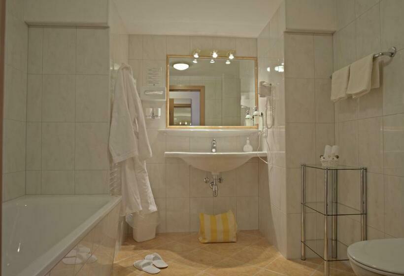 غرفة عائلية, Maria Theresia