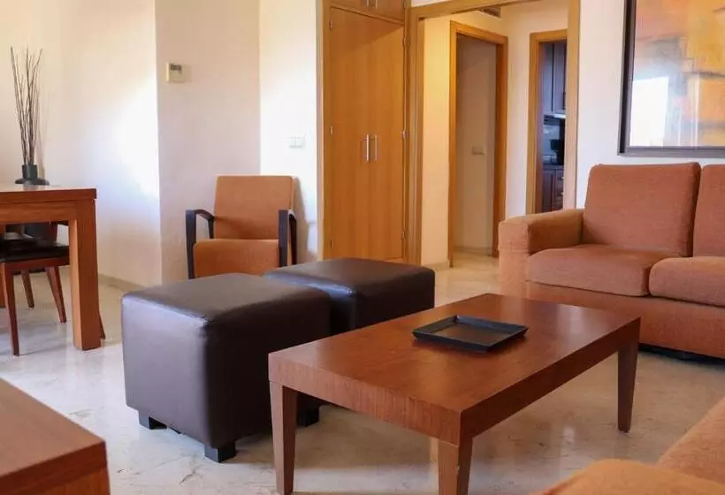 آپارتمان ممتاز سه‌خوابه رو به دریا, Ramada Hotel & Suites By Wyndham Costa Del Sol