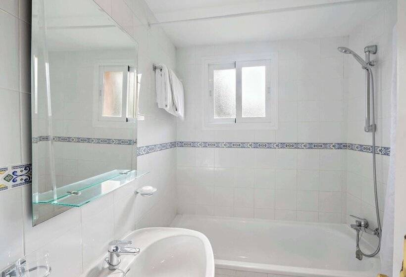 Люкс Классика, Ramada Hotel & Suites By Wyndham Costa Del Sol