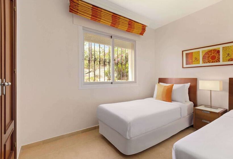 آپارتمان ممتاز دوخوابه رو به دریا, Ramada Hotel & Suites By Wyndham Costa Del Sol