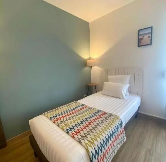 Standard Kolmen Hengen Huone, Du Trégor
