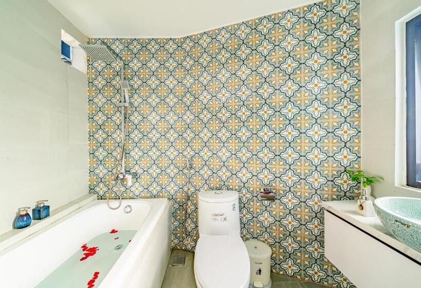 اتاق خانوادگی با چشم‌انداز دریا, Cani Beach House