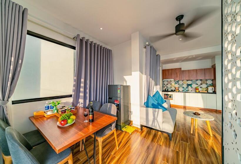 اتاق خانوادگی با چشم‌انداز دریا, Cani Beach House