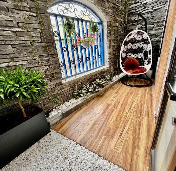 استودیوی استاندارد, Cani Beach House