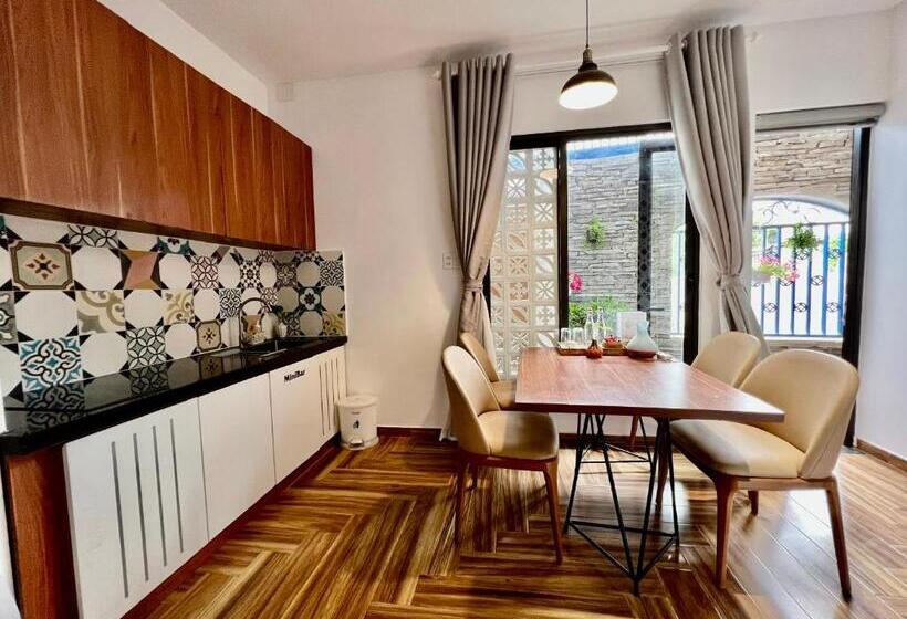 استودیوی استاندارد, Cani Beach House