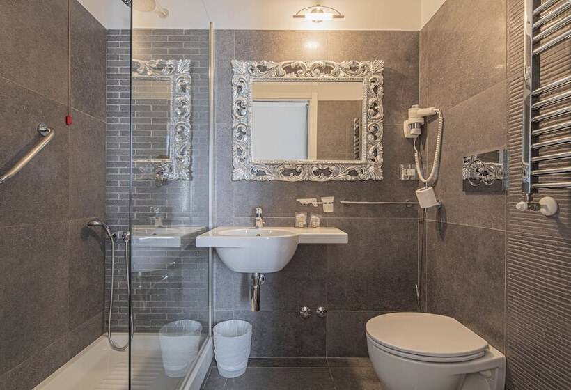 Camera Standard, Domus Castrense