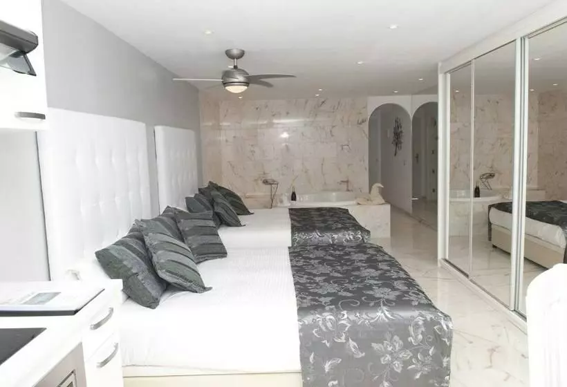 استودیوی استاندارد با چشم‌انداز دریا, Club Puerto Atlantico