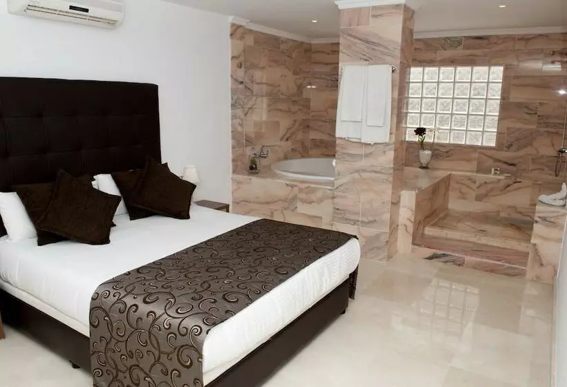 سوییت لوکس, Club Puerto Atlantico