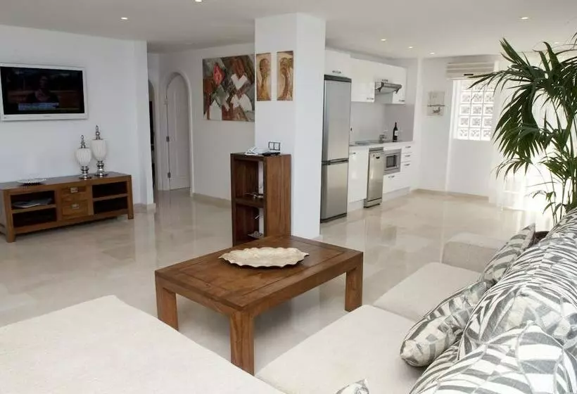 سوییت لوکس, Club Puerto Atlantico