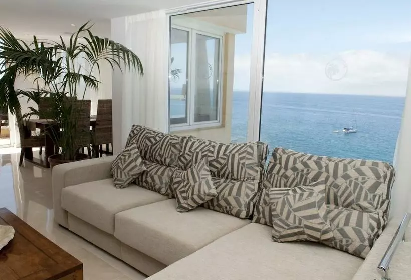 سوییت لوکس, Club Puerto Atlantico