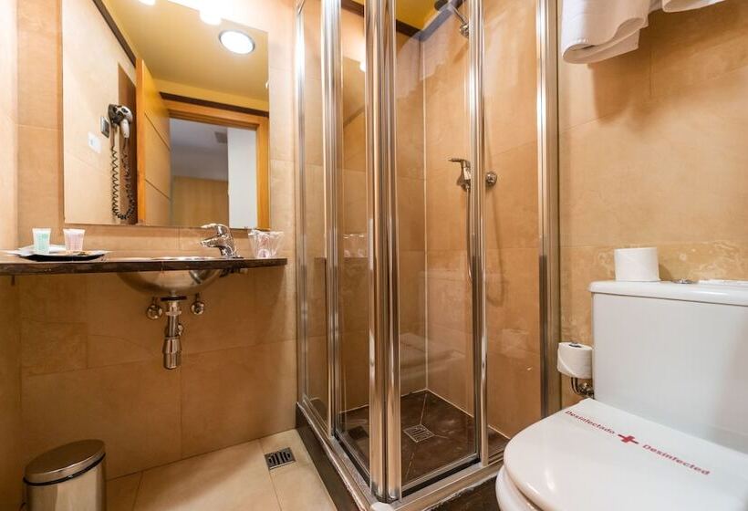 اتاق استاندارد, El Pasaje