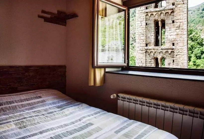 اتاق استاندارد سه نفره, Hostal La Plaça